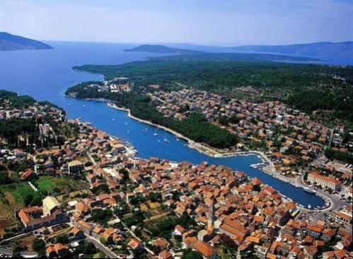 Bungalows Jurjevac Stari Grad  Buitenkant foto